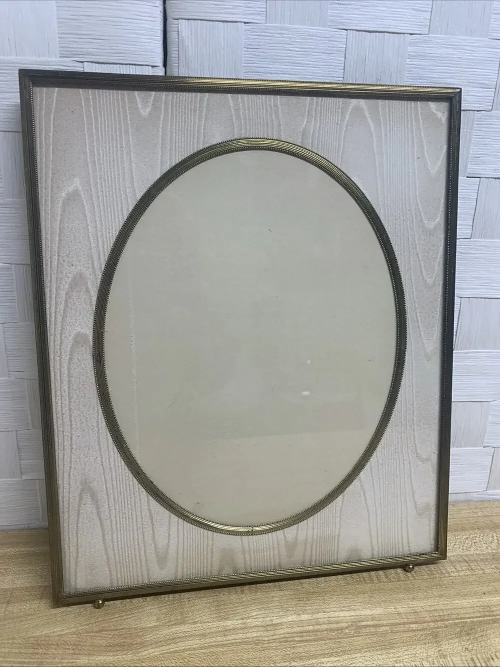 Vintage 10x12 Brass Metal Picture Frame w/ Oval Brass & Faux Wood Pattern Inlay